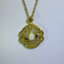 Load image into Gallery viewer, White Opal Filigree Pendant Necklace 白色欧泊花丝玲珑吊坠项链
