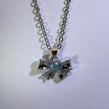 Load image into Gallery viewer, Sky Blue Topaz Bowknot Necklace 天空蓝托帕石蝴蝶结项链
