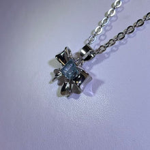 Load image into Gallery viewer, Sky Blue Topaz Bowknot Necklace 天空蓝托帕石蝴蝶结项链
