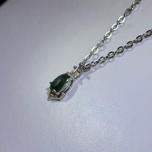 Load image into Gallery viewer, Moss Agate Rhombus Accent Necklace 水草玛瑙点缀吊坠项链
