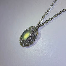 Load image into Gallery viewer, Green Prehnite Octagonal Halo Necklace 绿色葡萄石八角花簇项链
