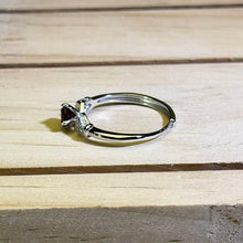 Load image into Gallery viewer, Red Almandine Garnet Radiant Ring 酒红石榴石璀璨戒指
