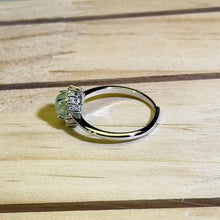 Load image into Gallery viewer, Green Tourmaline Sunburst Halo Ring 绿色碧玺向日葵花簇戒指
