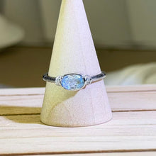 Load image into Gallery viewer, Aquamarine East-West Solitaire Ring 海蓝宝横向简约戒指

