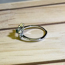 Load image into Gallery viewer, Chrome Diopside Cat Silhouette Ring 透辉石猫咪廓形戒指
