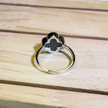 Load image into Gallery viewer, Smoky Purple Nephrite Clover Ring 烟紫和田玉四叶草戒指
