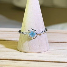 Load image into Gallery viewer, Blue Apatite Sunburst Radiant Ring 蓝色蓝磷灰太阳纹璀璨戒指
