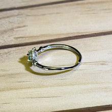 Load image into Gallery viewer, Blue Apatite Sunburst Radiant Ring 蓝色蓝磷灰太阳纹璀璨戒指
