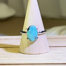Load image into Gallery viewer, Blue Turquoise Solitaire Ring 蓝色绿松石简约戒指
