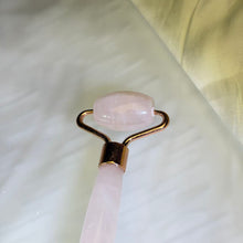 Load image into Gallery viewer, Double-headed Rose Quartz Roller 粉水晶双头按摩滚轮
