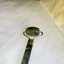 Load image into Gallery viewer, Double-headed Serpentine Roller 蛇纹石双头按摩滚轮
