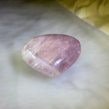Load image into Gallery viewer, Rose Quartz Heart Figurine 粉水晶爱心摆件

