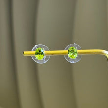 Load image into Gallery viewer, Peridot Stud Earrings 橄榄石简约耳钉
