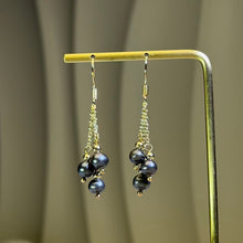 Load image into Gallery viewer, Black Freshwater Pearl Tassel Dangle Earrings 黑色淡水珍珠流苏吊坠耳环
