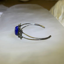 Load image into Gallery viewer, Lapis Lazuli Butterfly Vintage Style Open Bangle 青金石蝴蝶复古活口手镯
