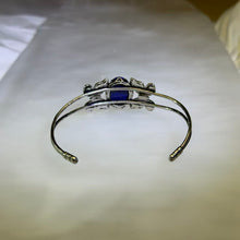 Load image into Gallery viewer, Lapis Lazuli Butterfly Vintage Style Open Bangle 青金石蝴蝶复古活口手镯
