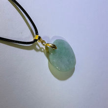 Load image into Gallery viewer, Apple Green Jadeite Heart Pendant Necklace 苹果绿翡翠爱心吊坠项链
