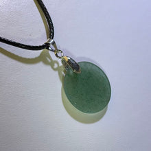 Load image into Gallery viewer, Green Strawberry Quartz Round Disk Pendant Necklace 绿色草莓晶圆牌吊坠项链
