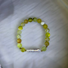 Load image into Gallery viewer, Golden Prehnite Baroque Pearl Bracelet 金色葡萄石巴洛克珍珠手串
