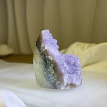Load image into Gallery viewer, Amethyst Natural Geode Figurine 紫水晶天然晶洞原石摆件

