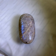 Load image into Gallery viewer, Moonstone Polished Palm Stone 月光石抛光原石手把件
