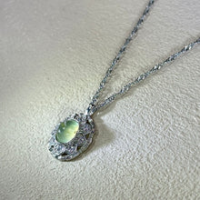 Load image into Gallery viewer, Green Prehnite Pendant 绿色葡萄石镶嵌吊坠
